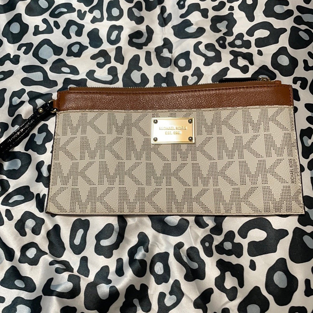 Michael Kors wristlet